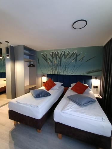 Ένα ή περισσότερα κρεβάτια σε δωμάτιο στο Hotel Pomorski