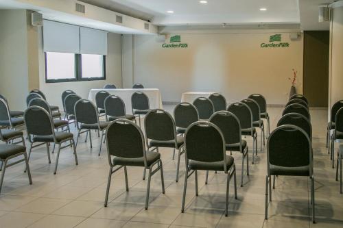 Garden Park Hotelにあるビジネスエリアまたは会議室