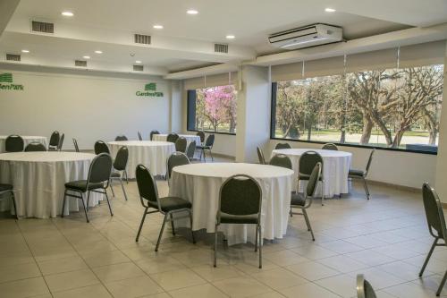 Garden Park Hotelにあるレストランまたは飲食店