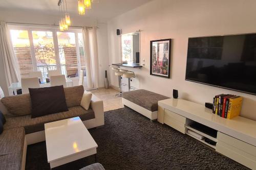 CENTRE, 3P/TERRASSE , 300 m PLAGES.