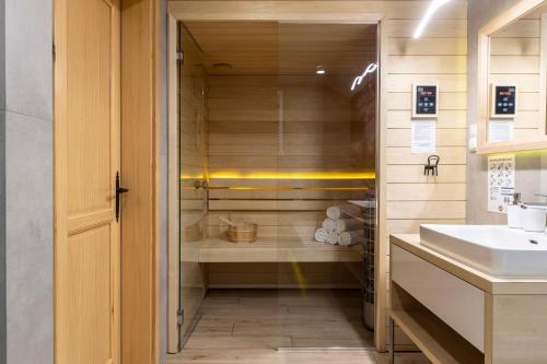 Koupelna v ubytování APARTAMENT No 2 MOUNTAIN VIEW Sauna Priv z ogrodem okolice Zakopane Czorsztyn Kluszkowce