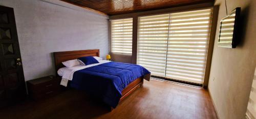 Ein Bett oder Betten in einem Zimmer der Unterkunft TU CASA EN MACAS