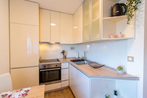 Flexible SelfCheckIns 43 - Zagreb - Luxury - Parking - Loggia - Brand New