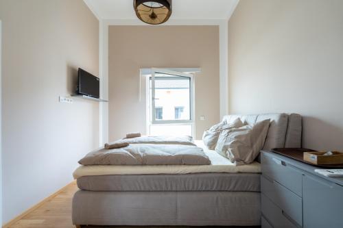 a bedroom with a bed and a window at Pension Pannonia in Parndorf