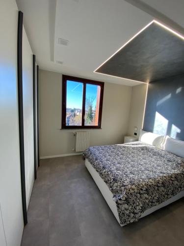 a bedroom with a large bed and a window at La Casa di Davide Milano Monza in Concorezzo