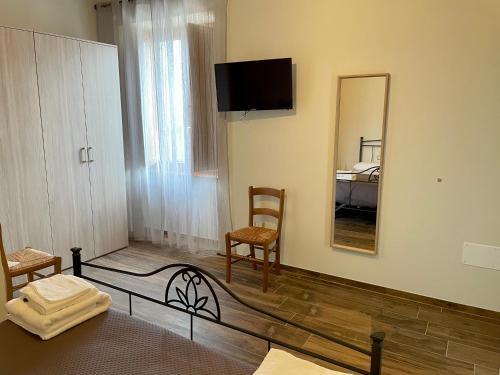 a living room with a tv and a mirror at B&B San Marco in San Lorenzello