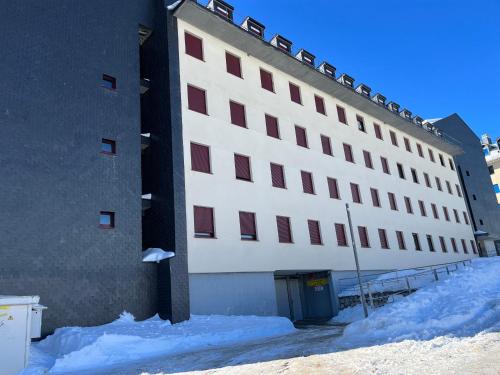 a large building with snow in front of it at Precioso apartamento en San Isidro , ski , snow in San Isidro