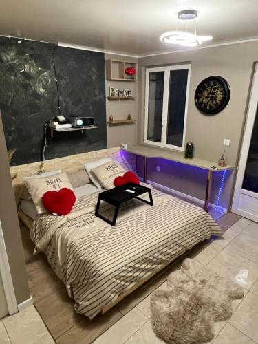 Ένα ή περισσότερα κρεβάτια σε δωμάτιο στο Love room #BBSH