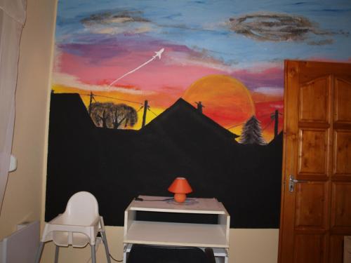 a room with a wall with a painting on it at Gajó Kisduna Magánház in Dunavarsány