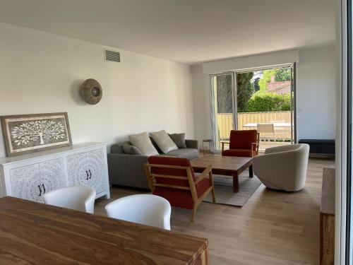 Posedenie v ubytovaní Magnifique appartement climatisé de 87m², à 100m de la plage