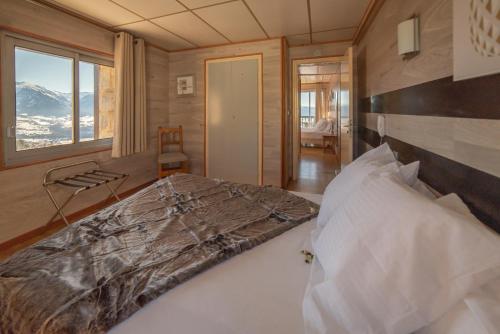 Postel nebo postele na pokoji v ubytování Hotel des Pyrénées