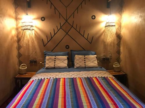 Una cama o camas en una habitación de Kasbah Mashallah