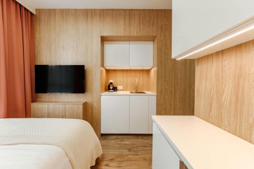 Posteľ alebo postele v izbe v ubytovaní Studio Wola Apartament Kasprzaka - WiFi + smart TV
