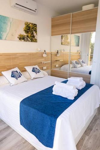 Enjoy La Carihuela Beach at 4 Min.Terrace & Pool.