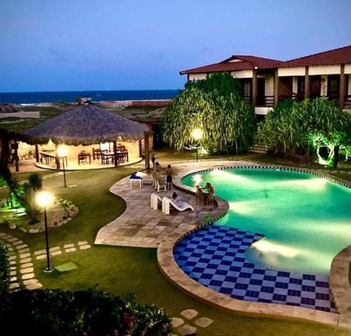 Bazén v ubytování TAIBA - ONDAS DO MAR RESIDENCE Ap 212 nebo v jeho okolí
