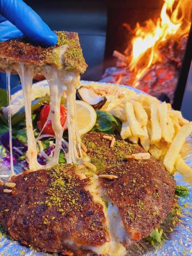 アパートメントの敷地内または近くでの食事または食べ物