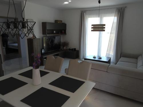 TV a/nebo společenská místnost v ubytování House Relic