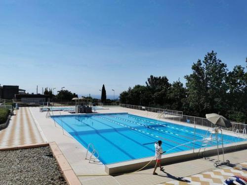 a person standing in front of a large swimming pool at studio du soleil rez de jardin avec parking gratuit in Vence
