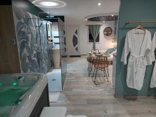 Kúpeľňa v ubytovaní Au Spa d'eau pâle