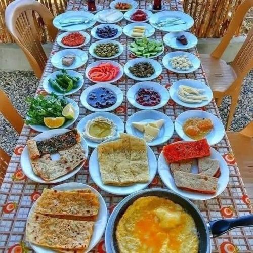 アパートメントの敷地内または近くでの食事または食べ物