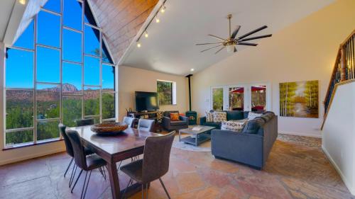 Walk 2 Trails! Pet Friendly! Stunning Views!