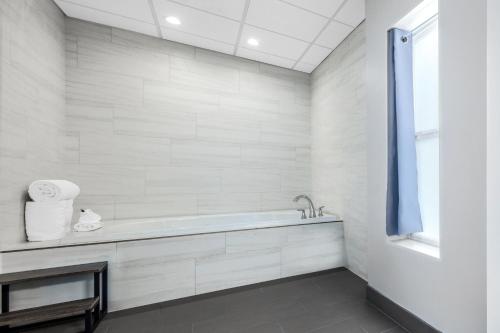 Koupelna v ubytování La Quinta Inn by Wyndham Lynnwood