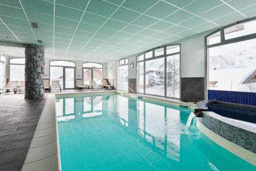 Piscine de l'établissement Lagrange Vacances Les Balcons des Aiguilles ou située à proximité