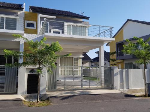 a house with a gate in front of it at Selendang In Krubong Near Std Hang Jebat, MITC & UTEM in Melaka
