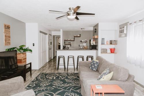 a living room with a couch and a kitchen at Holualoa Gardens 101 in Kailua-Kona