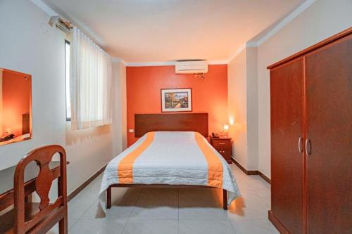 Tempat tidur dalam kamar di Sol Del Sur Hotel
