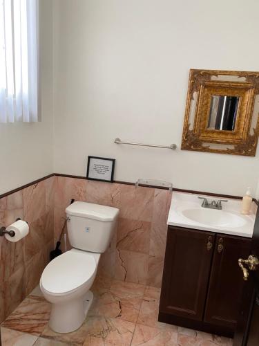 Entire Second Flr - Santa Monica Luxury Roman Villa photo 94