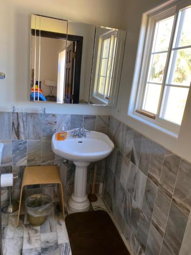 Entire Second Flr - Santa Monica Luxury Roman Villa photo 97