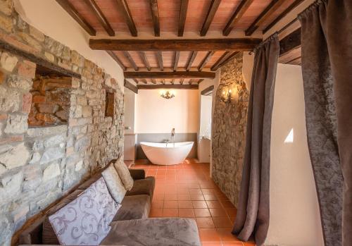 Koupelna v ubytování Castello Di Tornano Wine Relais