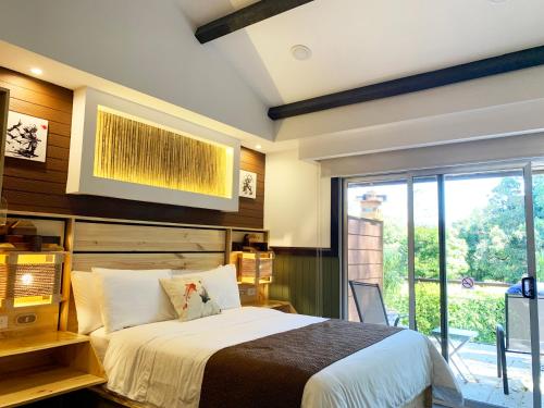 a bedroom with a bed and a large window at ARANJUEZ LOFTS Santa Ana in Santa Ana