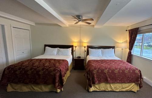 Ένα ή περισσότερα κρεβάτια σε δωμάτιο στο Bayshore Waterfront Inn