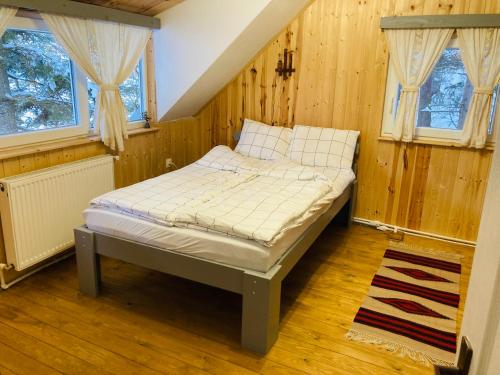 Postel nebo postele na pokoji v ubytování Vén Fenyő Kunyhó