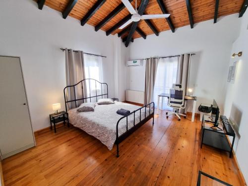 Кровать или кровати в номере Mountains Retreat Rooms & Suites