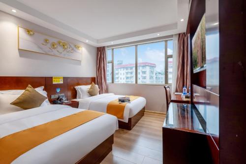 a hotel room with two beds and a window at Slowcom┃Yuebei Hotel （Guangzhou Provincial Government) in Guangzhou