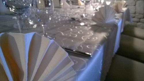 a table with wine glasses and napkins on it at Hotel-Restaurant Tüxen in Rendsburg