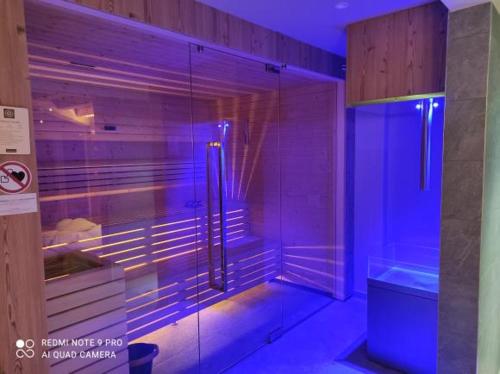 Koupelna v ubytování Alps Oriental Wellness HOTEL