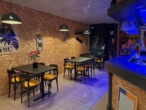 Restoran atau tempat lain untuk makan di Hôtel Les Deux Porches