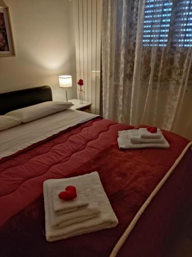 a bed with two towels and two hearts on it at B&B A casa di Carla in Castelsaraceno