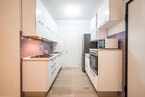 A kitchen or kitchenette at La Casa di Edo - WiFi Parking free