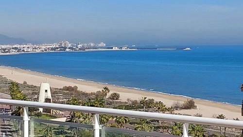 Ático con espectacular terraza frente al mar