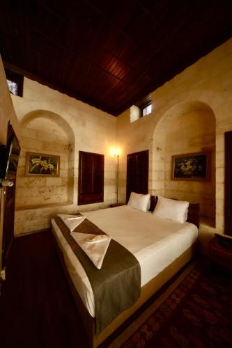 a bedroom with a large bed in a room at Kaliruha Hotel in Urfa