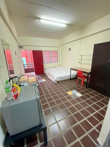 a room with a room with a bed and a table at Ratanawong Place 507 in Bangkok