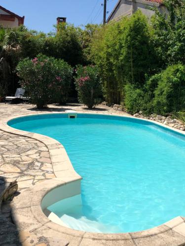 Apartman u vili s bazenom blizu mora plavi