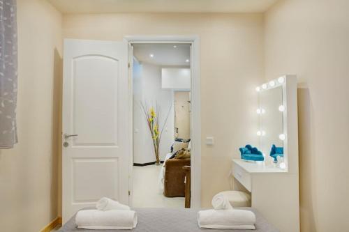 a room with two white towels on a bed at Villa Red Porto Cheli in Porto Heli