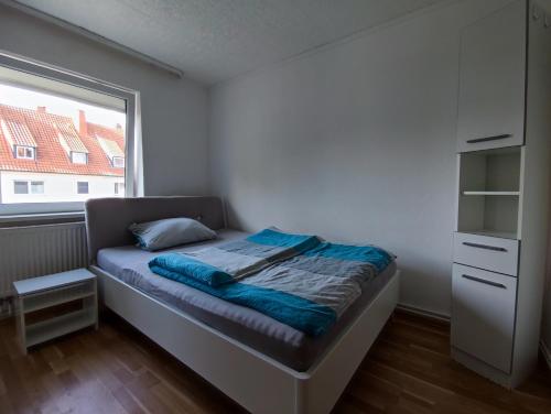 a small bedroom with a bed and a window at Messezimmer Hannover in Hannover