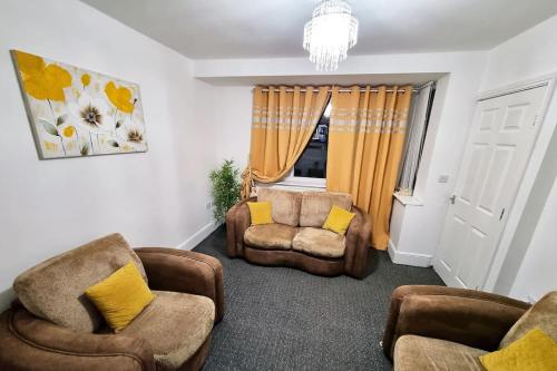 Χώρος καθιστικού στο nc23, setup for your most amazing & relaxed stay + Free Parking + Free Fast WiFi